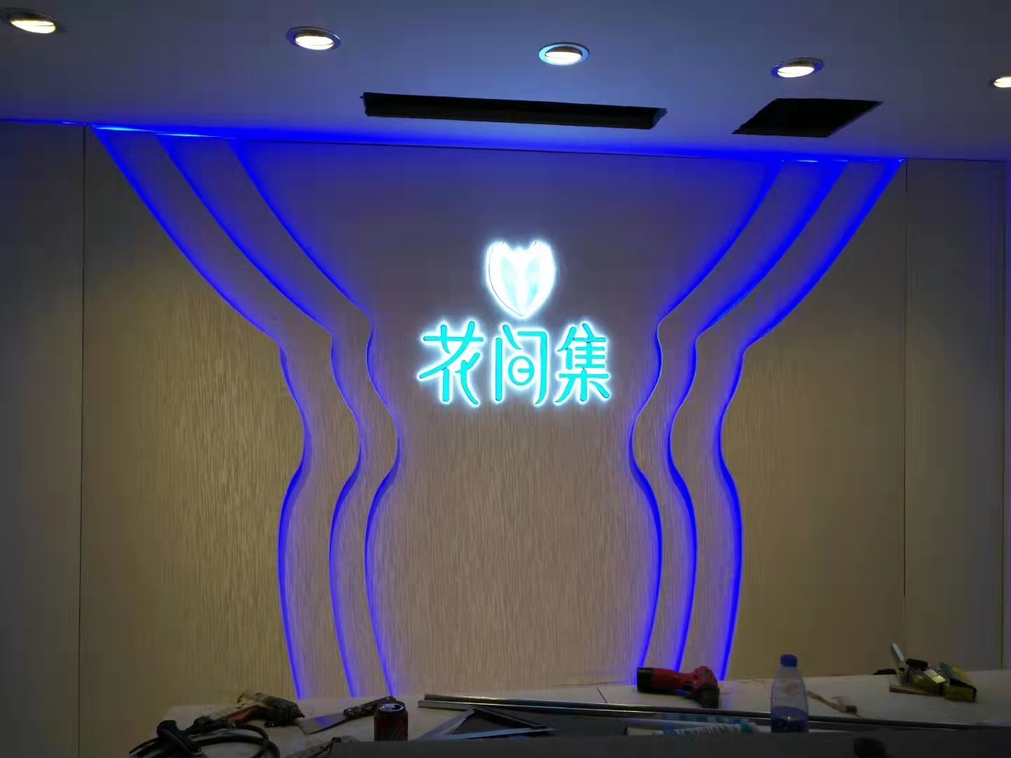 led黑白板發(fā)光字